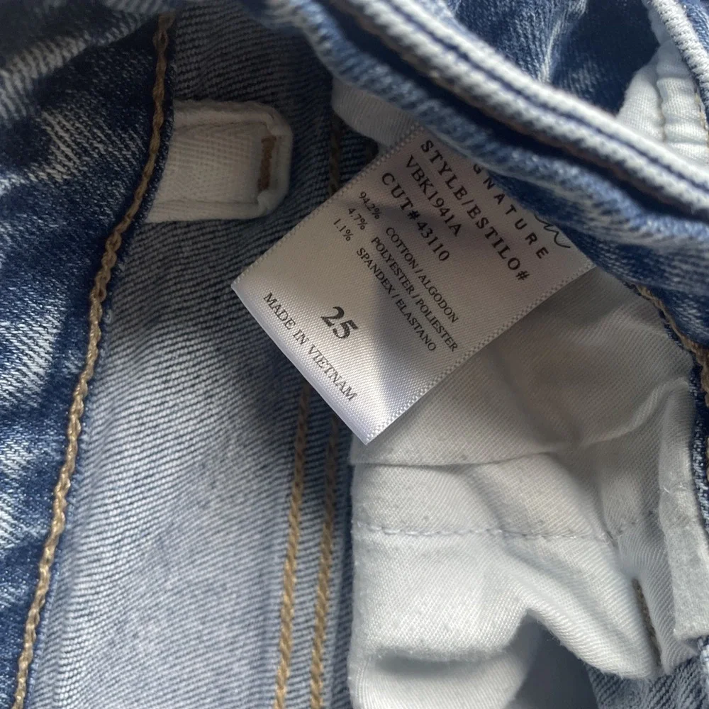 KanCan Signature High Rise Baggy Fit Distressed Washed Blue Jeans Size 25‎